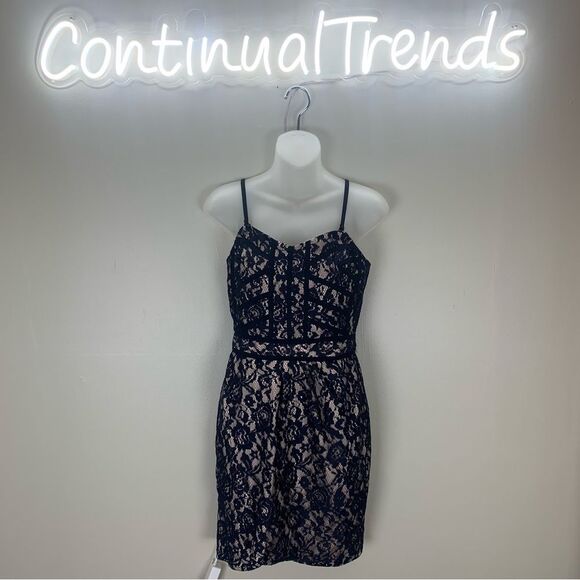 Finders Keepers Navy Lace Somerset Dress NWT New with Tag Size Medium - Picture 2 of 12